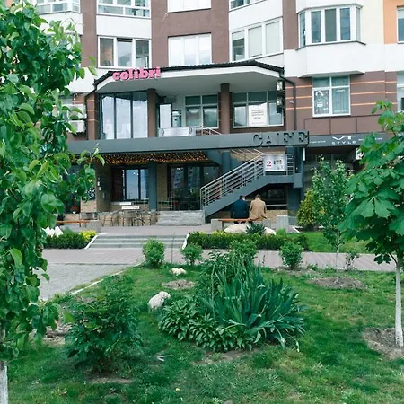 On Akhmatovoyi 32/18